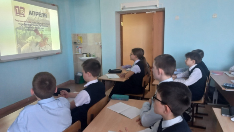 В 6 классе прошел урок краеведения.