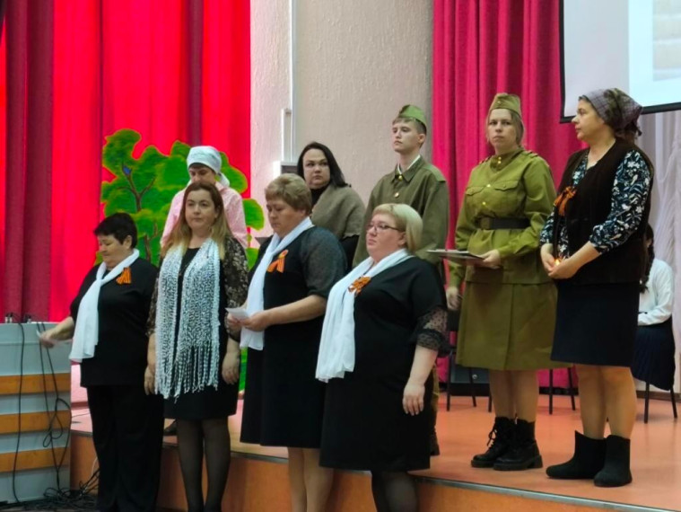 Учащиеся подготовили концерт ко Дню Победы.