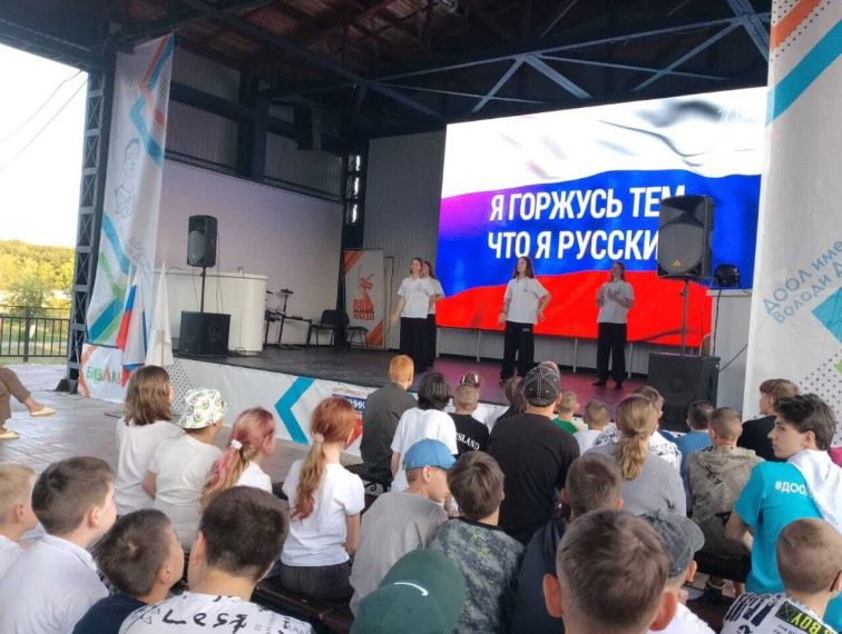 Воспитанники приняли участие в открытии первой смены.